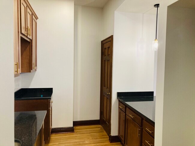 Foto del edificio - 104 E North Ave