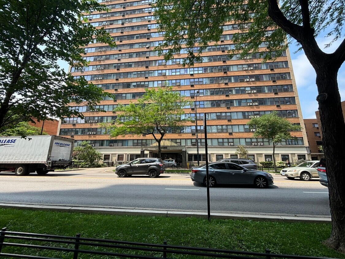 Primary Photo - 6030 N Sheridan Rd