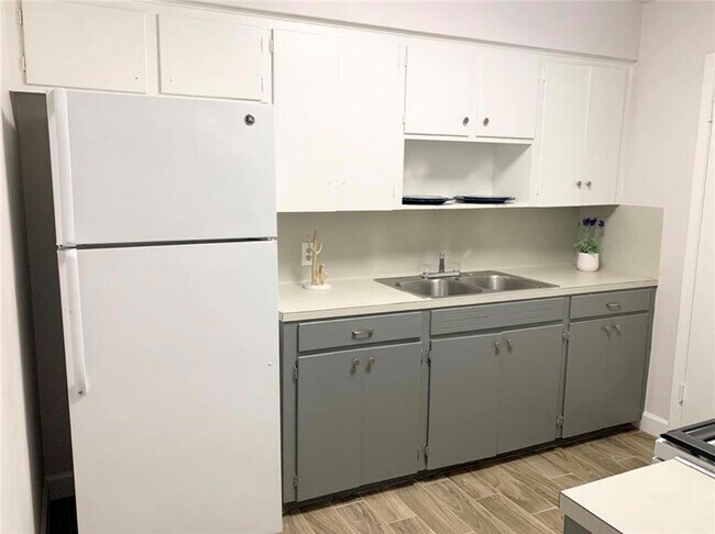 Building Photo - 2403 Leaman Ave