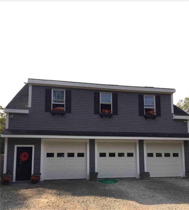 Building Photo - 114 Colebrook Rd