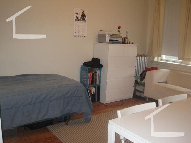 Building Photo - Comfy Allston Studio Apartment!!