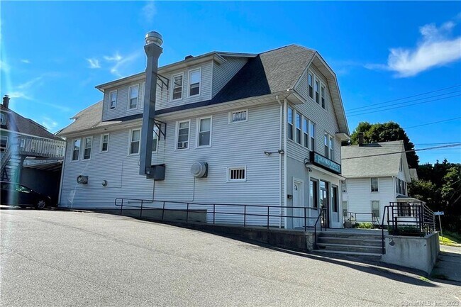 Foto del edificio - 286 N Main St