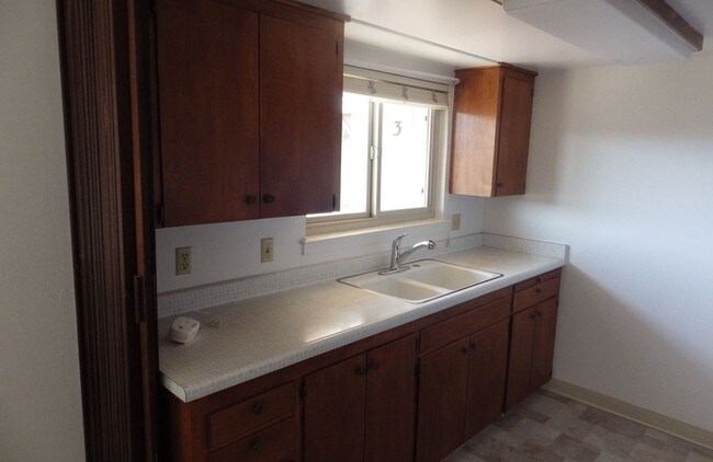 Interior Photo - 1043 5th St