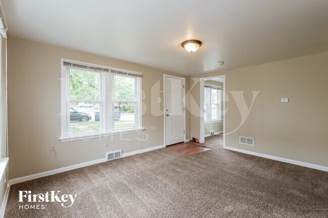 Building Photo - 519 S Elmwood Ave