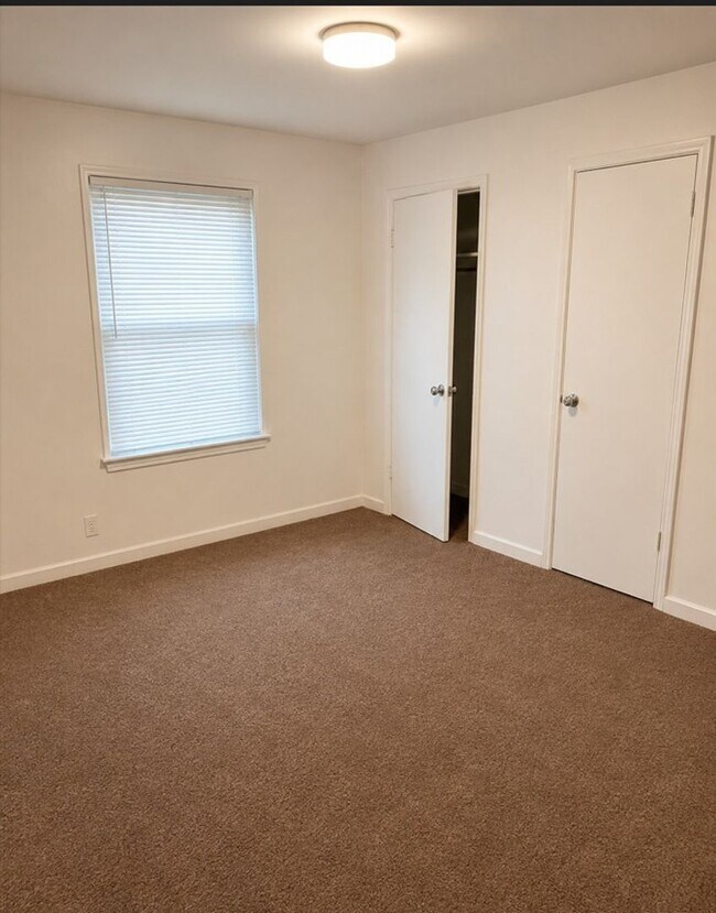 Foto del edificio - 1019 Ruby Ln