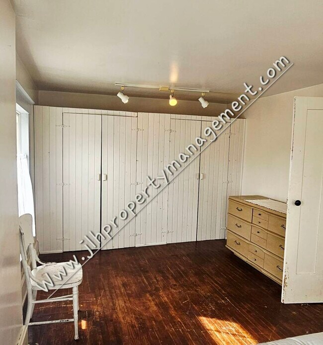 Foto del edificio - 503 W Pleasant St