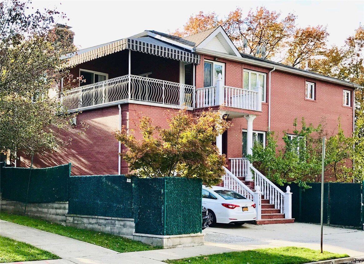 Primary Photo - 77-16 Kew Forest Ln