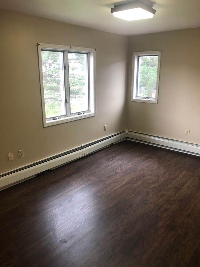 Bedroom 1 - 15 Pleasant St