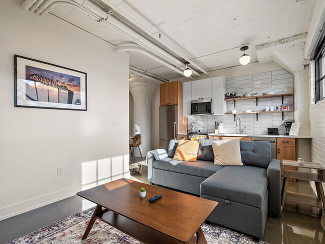 Building Photo - 608 N 3rd Ave