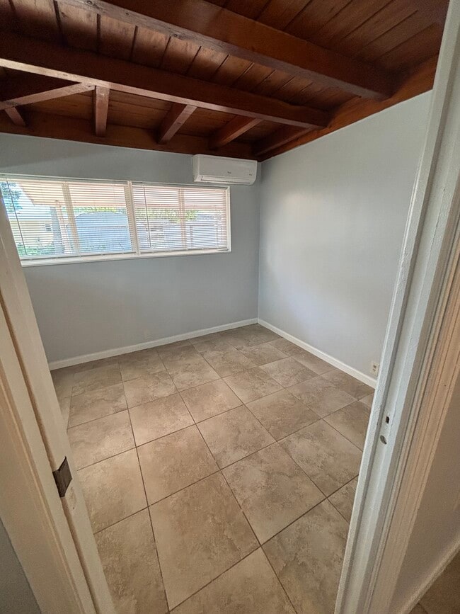 Bedroom - 5810 Hope St