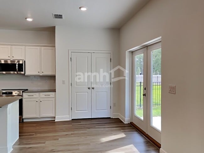 Building Photo - 6436 Atlantic Bch Ave