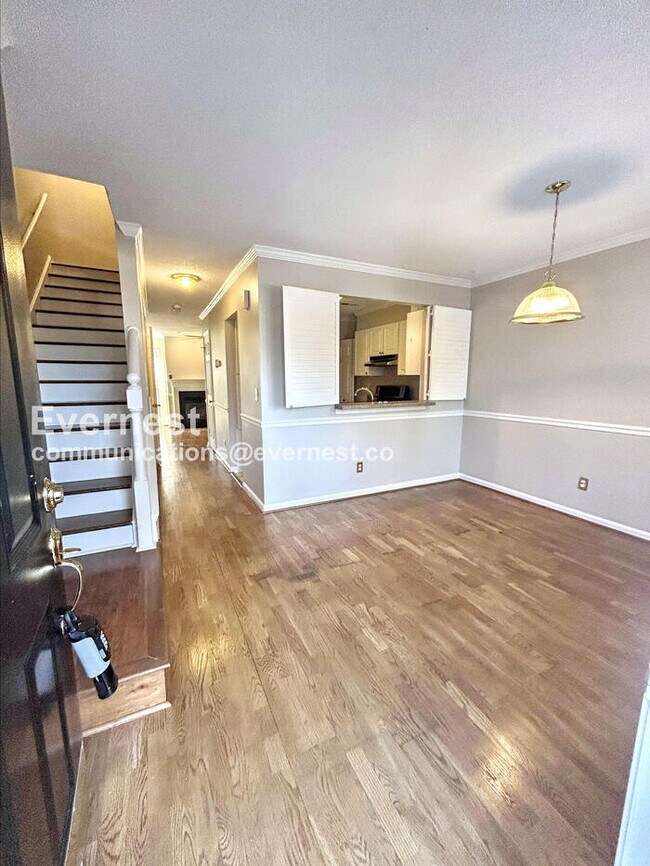 Foto del edificio - 2 Bed/2.5 Bath Condo with Off-Street Parking / Available Now!