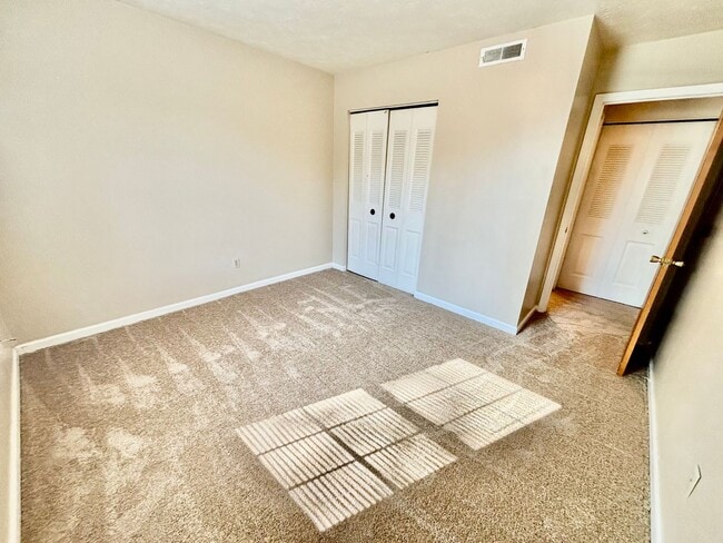 Building Photo - MOVE IN NOW OCTOBER RENT FREE - Two bedroo...
