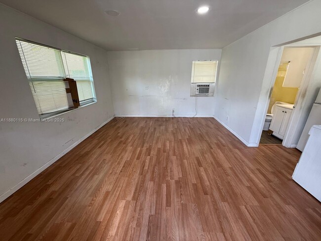 Building Photo - 2813 Dewey St