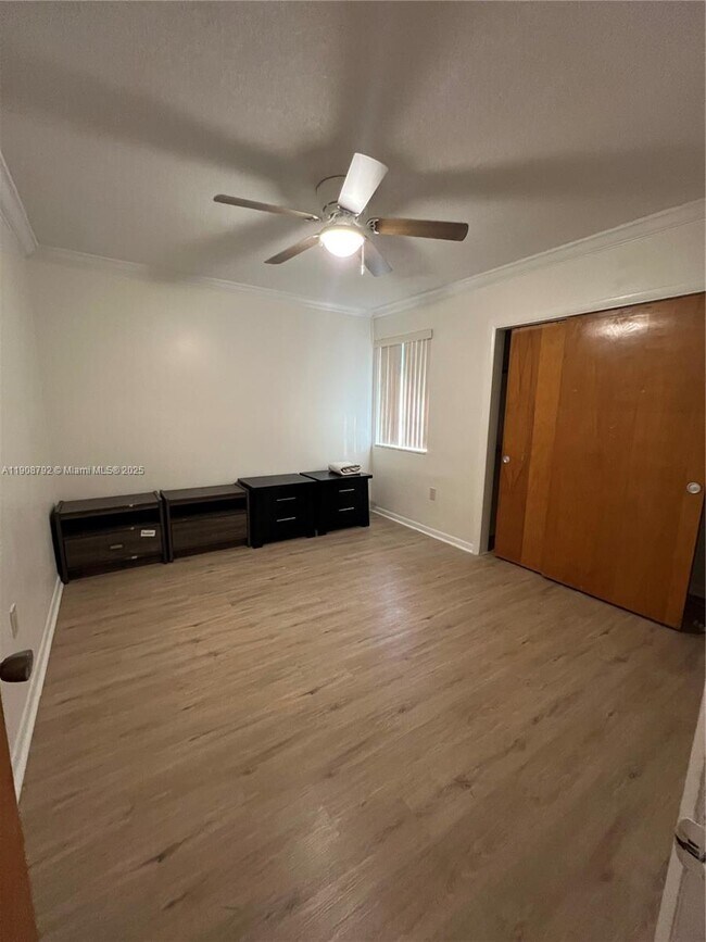 Foto del edificio - 75 NE 186th Terrace