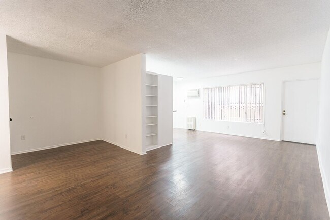Interior Photo - 238 S Serrano Ave