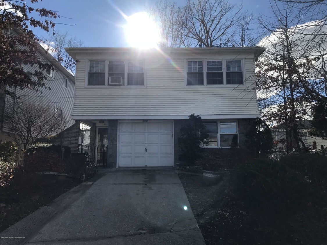 Foto principal - 428 Gannon Ave S