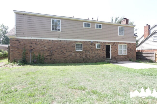 Foto del edificio - 6414 Golden Park Dr