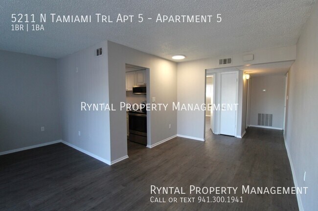 Building Photo - Deposit Free Move In!* Recently Renovated ...