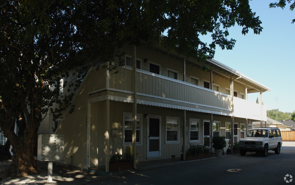 Building Photo - 339 Willow St
