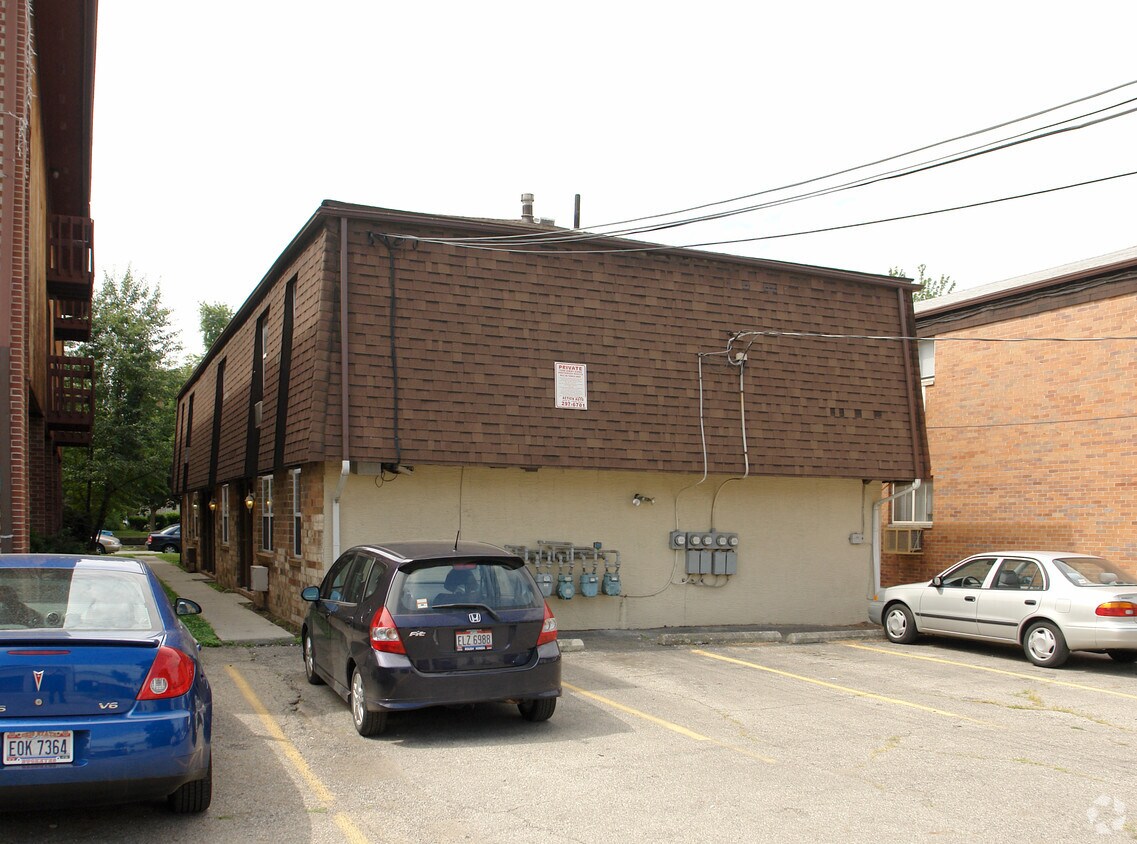 Building Photo - 130 W 9th Ave