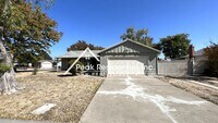 Nice 4bd/3ba House with 2 Car Garage