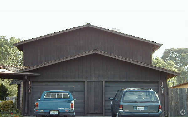 Primary Photo - 1505 Blackoak Dr
