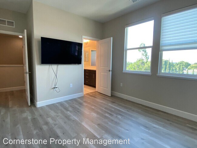 Building Photo - 2 br, 2.5 bath House - 920 E Duane Ave #6