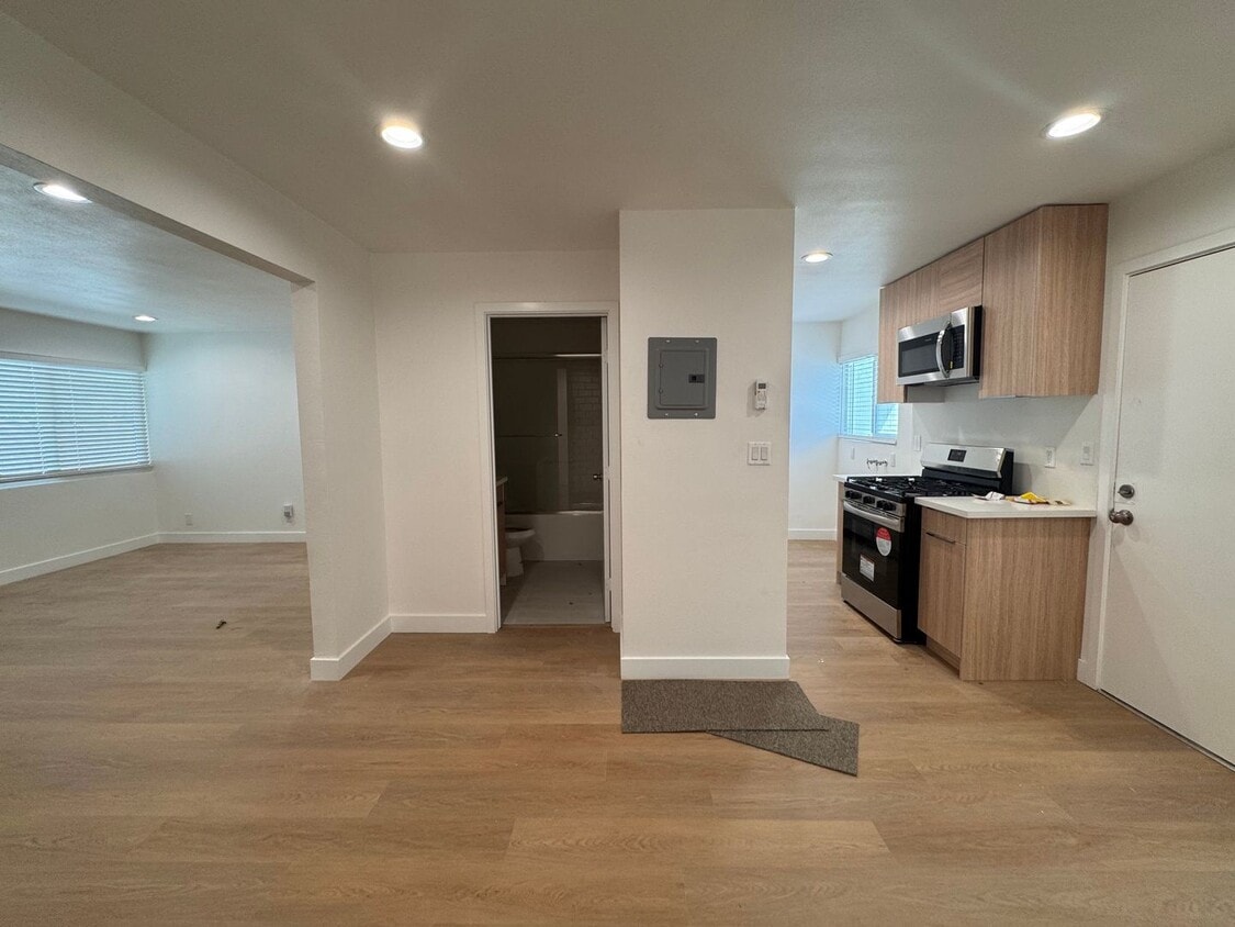Foto principal - 1144 Stanley Ave
