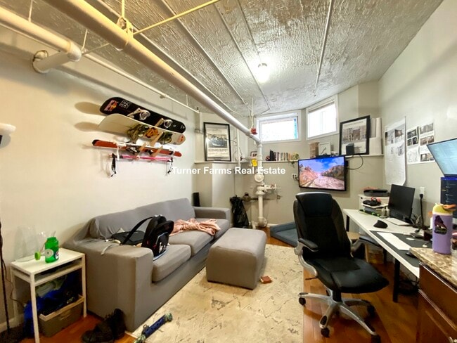 Building Photo - 465 Park Dr