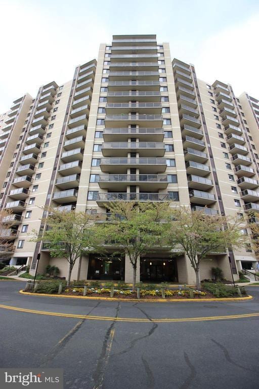 Building Photo - 307 Yoakum Pkwy