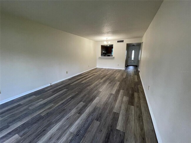 Foto del edificio - 6825 Downing St