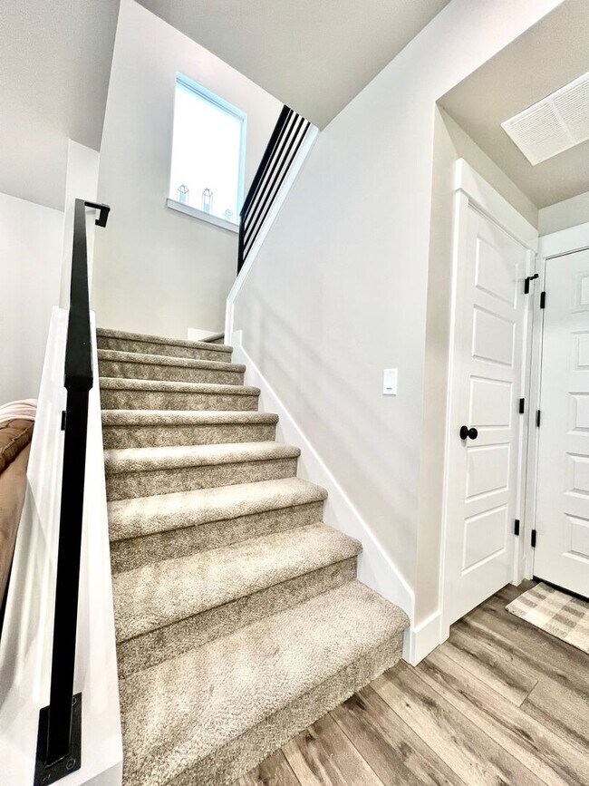 Foto del edificio - Peregrine Townhomes