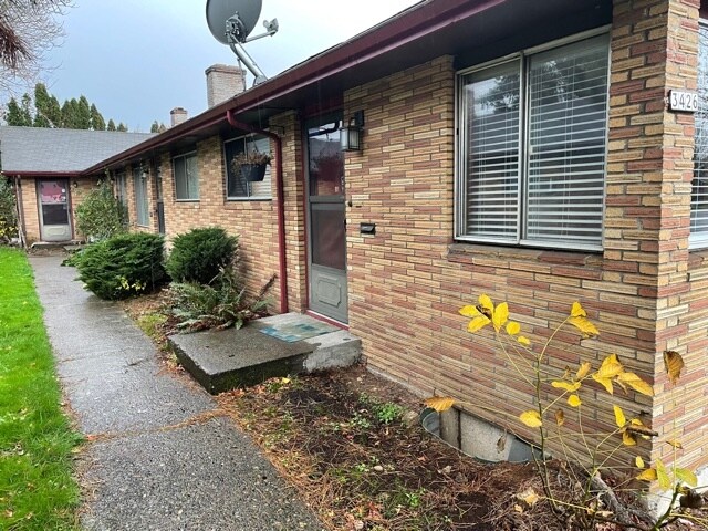 Building Photo - 3426 SE 59th Ave