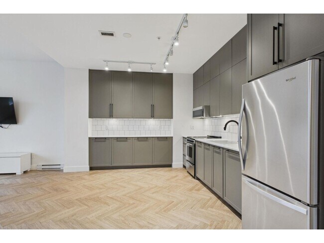 Building Photo - 13933-13105 105 Blvd