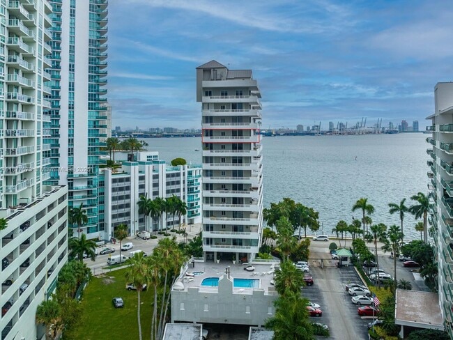 Building Photo - 1402 Brickell Bay Dr
