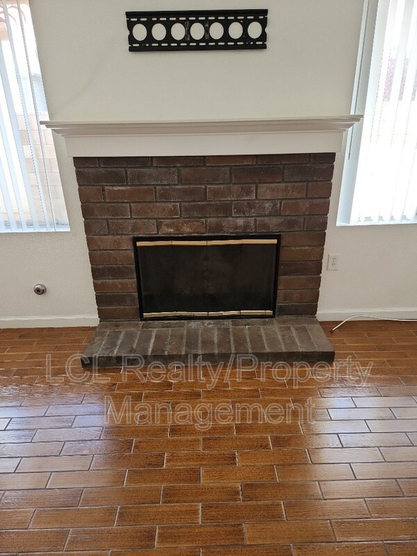 Foto del edificio - 26117 Bluebell St