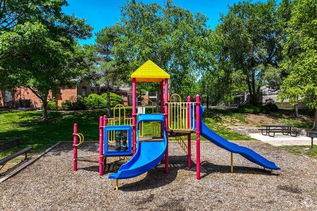 Apartamentos Fieldstone - Área de juegos infantiles - Fieldstone Apartments