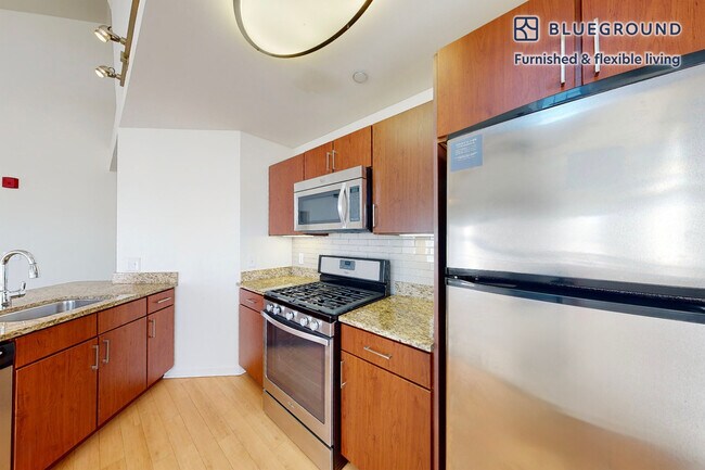 Foto del edificio - 998 Stewart Ave