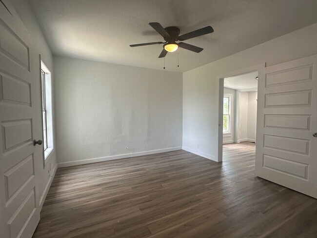 Building Photo - Ready for move in