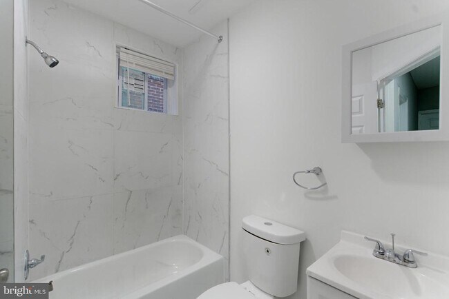 Foto del edificio - 3739 N Franklin St