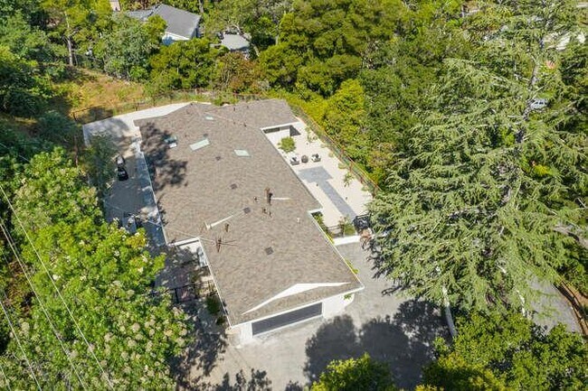 Foto del edificio - 2385 Oakdale Rd