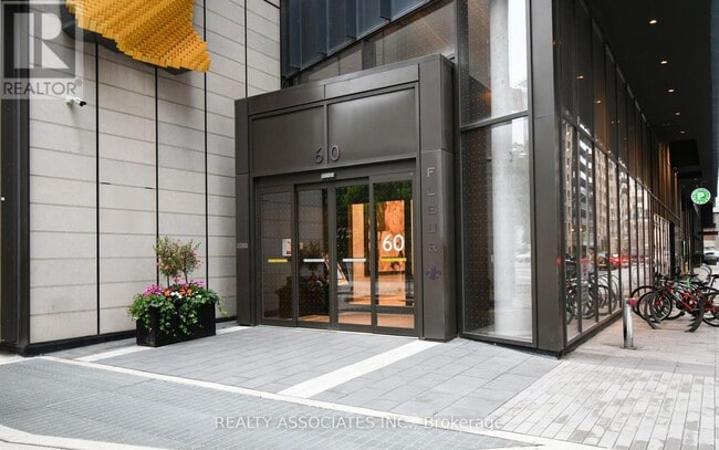 Building Photo - 60 Shuter St