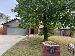 Building Photo - 1056 N Ridgecrest Way