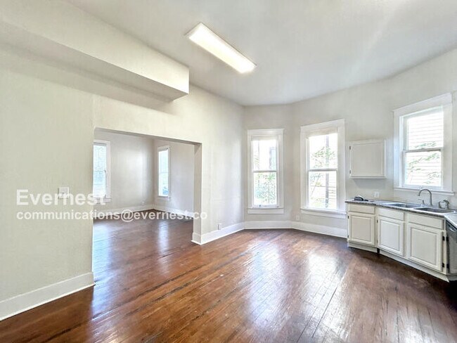 Building Photo - 410 E Carson St