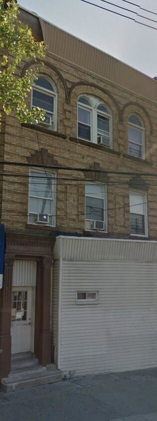 Primary Photo - 642 Morris Park Ave