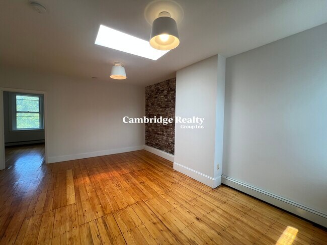Building Photo - 1228 Cambridge St