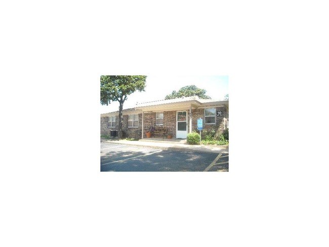 Building Photo - 213 Val Verde