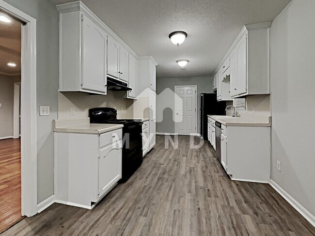 Building Photo - 5005 Sunset Cir