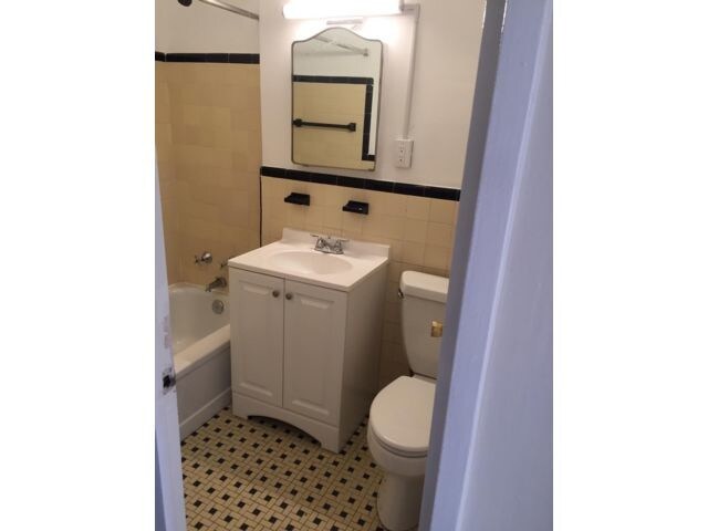 Foto del edificio - 98-10-98-64 64th Ave